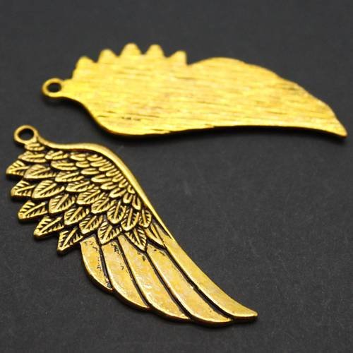 Grande breloque "ailes d'ange" en métal doré effet vieil or 
