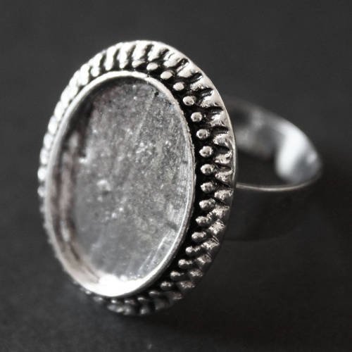 Beau support de bague pour cabochon ovale 18 x 13 mm en métal argenté effet vieil argent 