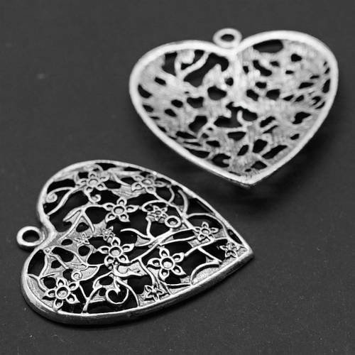Grande breloque pendentif "coeur fleuri" en métal argenté vieilli étain 