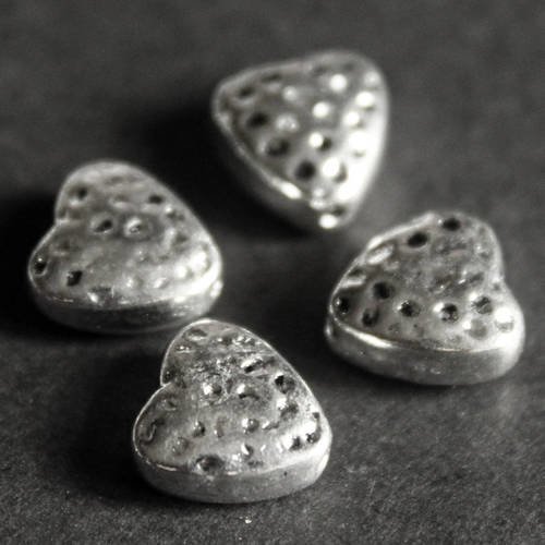 4 perles intercalaires coeur en métal argenté pointillé 