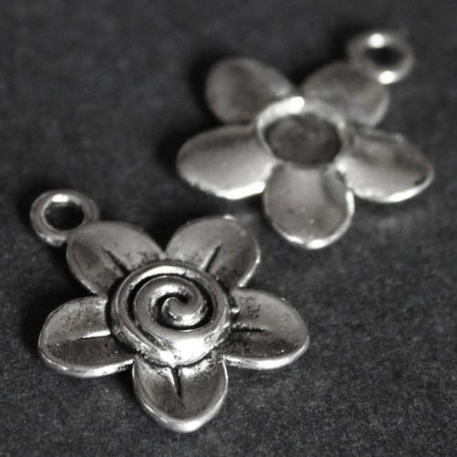 Lot de 4 breloques "fleur coeur spirale" en métal argenté 