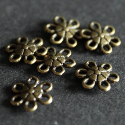10 mini-connecteurs "fleur" en métal bronze découpé 