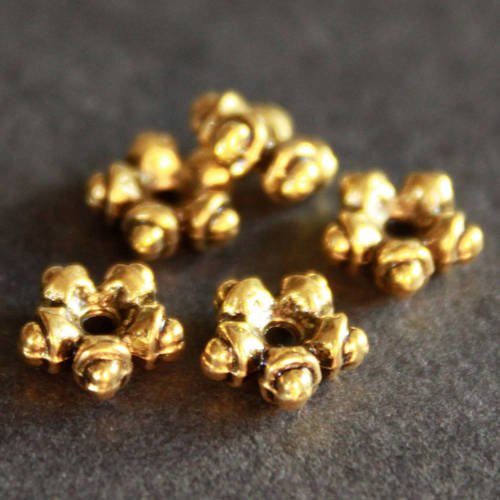 Lot de 10 petites  perles intercalaires originales en métal doré