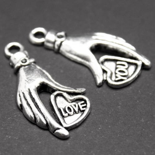 Kit de 2 pendentifs breloques "coeur dans la main" en métal argenté 