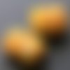 2  perles rectangulaires jaunes bouton d'or en verre lampwork 