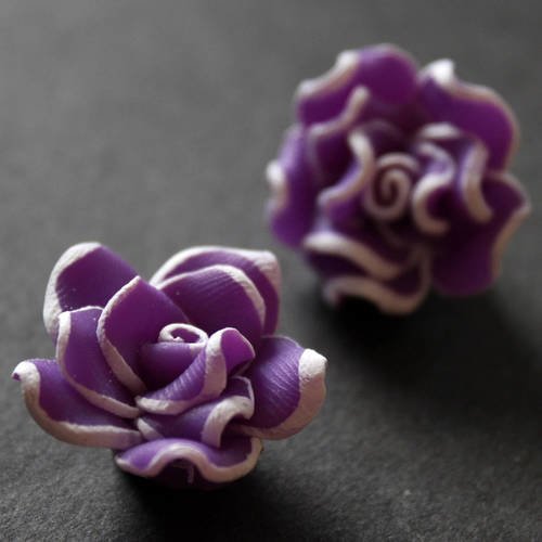 Lot de 2 roses en pâte polymère fimo couleur lilas 
