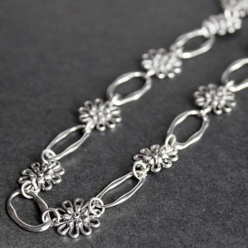 30 cm de grande chaîne fantaisie anneaux et fleurs en métal argenté ---