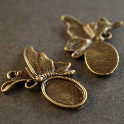 Joli pendentif papillon support pour cabochon 14 x 10 mm bronze 