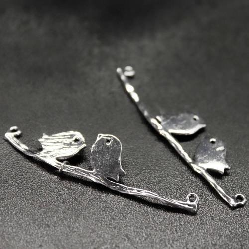 Fine breloque connecteur oiseaux sur un fil en métal argenté ---