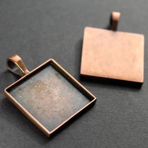 Médaillon support cabochon carré  en métal cuivré ---