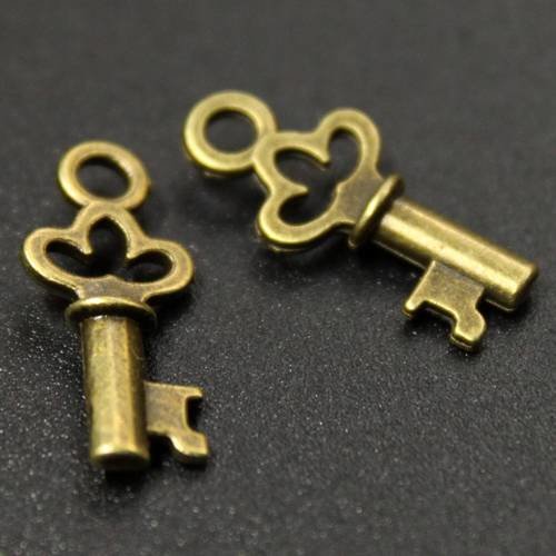 Lot de 6 breloques pendentifs mini clés en métal bronze ---
