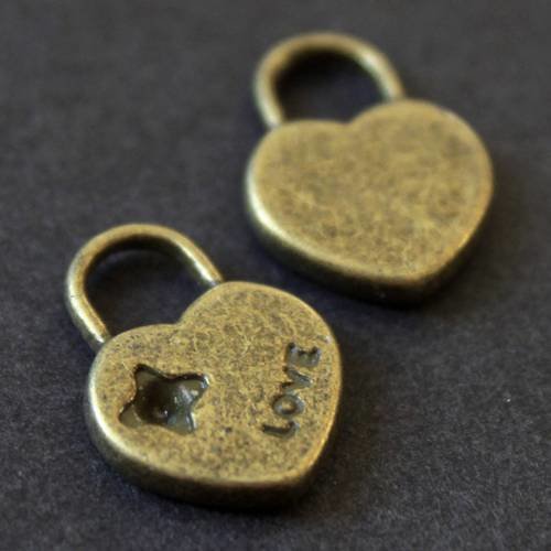 Lot de 2 breloques "coeur cadenas love"  en métal bronze