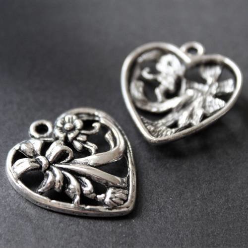 Lot de 2 pendentifs coeur, noeud et fleur en métal argenté 
