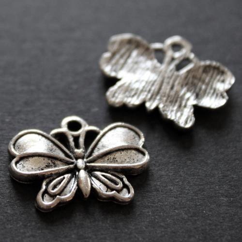 Lot de 2 pendentifs papillons en métal argenté 
