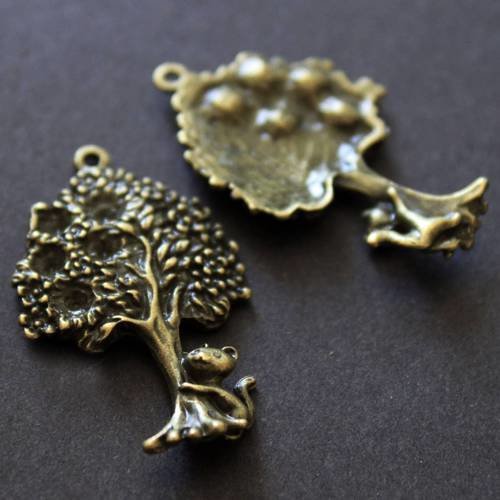 Lot de 2 breloques pendentifs "le chat et l 'arbre" en métal bronze 