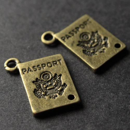 Lot de 2 breloques pendentifs connecteurs "passeport" en métal bronze 