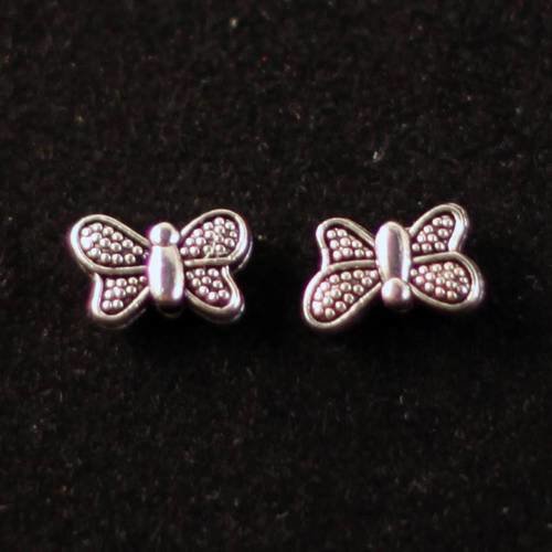 Lot de 4 jolies perles papillons en métal argentéaspect vieil argent 