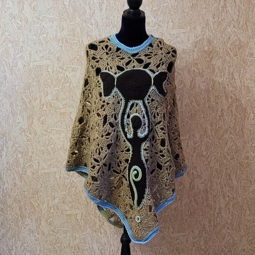 Eliara “lumière du féminin sauvage” poncho femme motif déesse