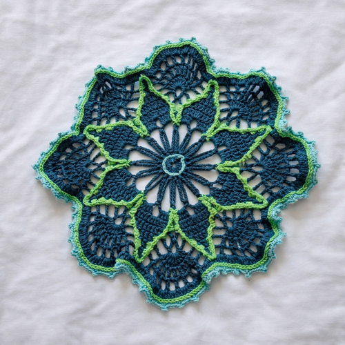 Napperon au crochet éclosion d’émeraude