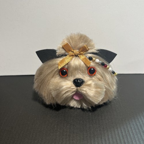 Petit chien pompon en laine acrylique beige clair à suspendre ou à poser