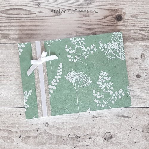 Livre d'or mariage { green } papier du népal vert sauge motif herbier blanc, lin et satin