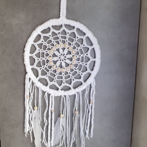 Attrape-rêves blanc au crochet – décoration murale bohème faite main – 20 cm