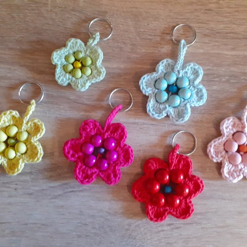Porte-clés fleur crocheté à la main en coton – création artisanale