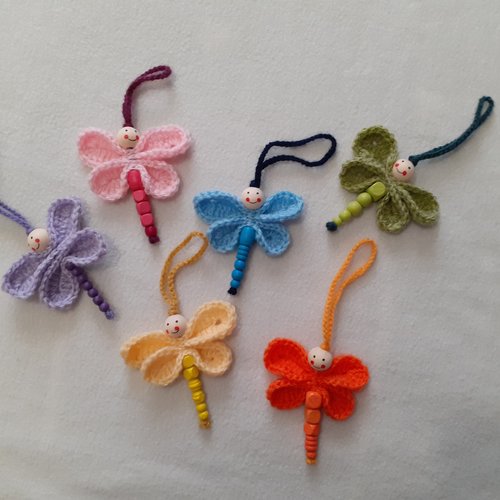 Porte-clé petite libellule – pendentif de sac crocheté main – 6 coloris – création française
