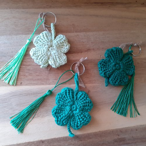 Porte-clés trèfle à 4 feuilles crocheté à la main – porte-bonheur – coton oeko-tex® – 3 verts