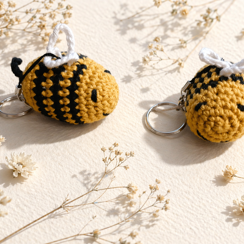 Porte-clés abeille crocheté à la main – coton oeko-tex® – création artisanale