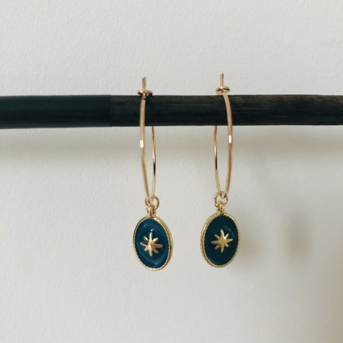 Créoles en métal doré avec médaille émaillé bleu canard
