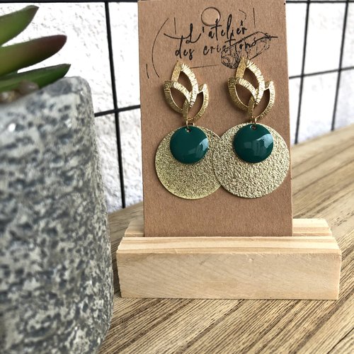 Clous d'oreilles tulipe dorés avec sequin émaillé vert foncé