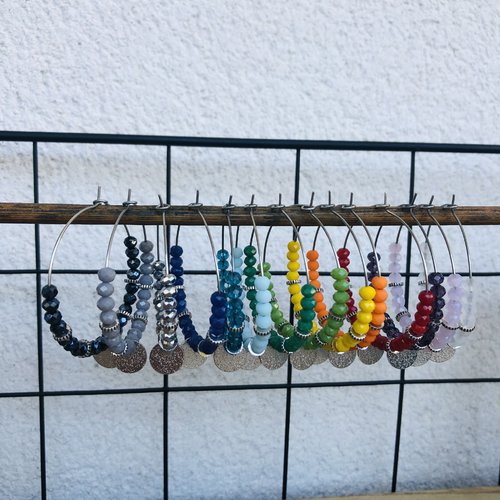 Créoles argentées avec perles à facettes , sequin et perles argentées