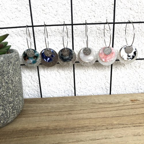 Créoles argentées en acier inox avec sequin en acétate et diamanté