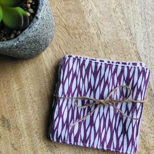 Lingettes en coton et éponge bambou motifs violet et blanc