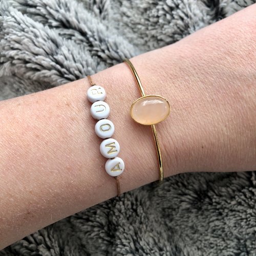 Bracelet / jonc en métal doré à l'or fin avec cabochon quartz rose