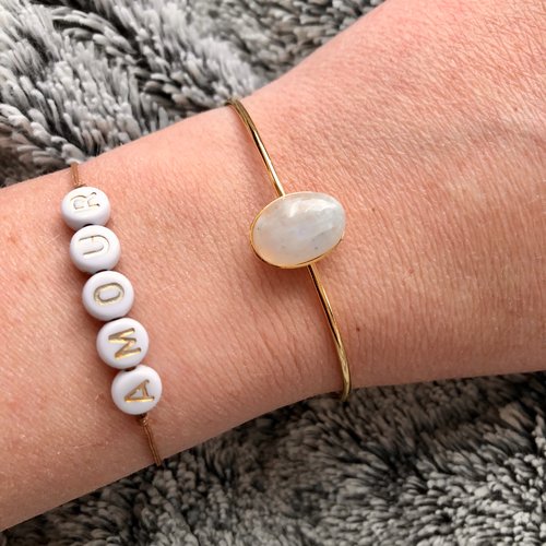 Bracelet / jonc en métal doré à l'or fin avec cabochon pierre de lune