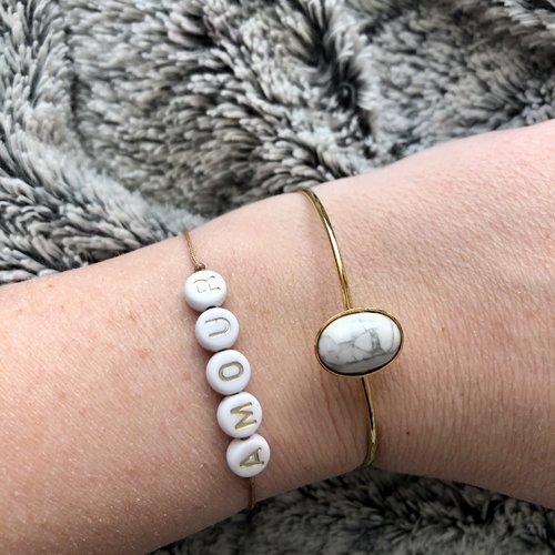 Bracelet / jonc en métal doré à l'or fin avec cabochon howlite