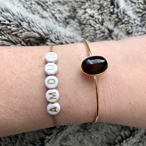 Bracelet / jonc en métal doré à l'or fin avec cabochon marron