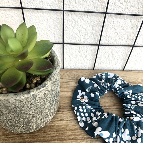 Chouchou en coton cousu main motifs fleuris