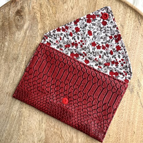 Pochette enveloppe en simili cuir croco rouge et coton motifs fleuris
