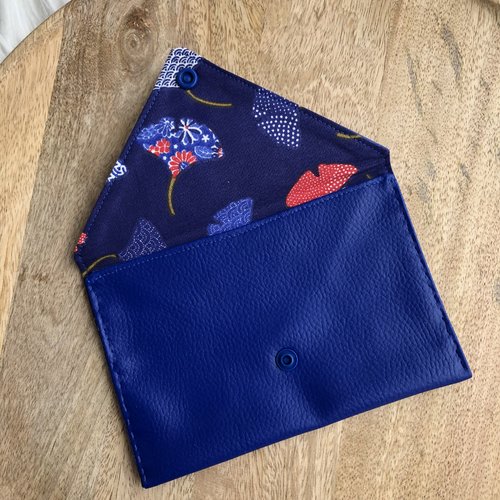 Pochette enveloppe en simili cuir bleu royal et coton motifs fleuris