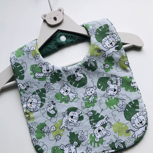 Joli bavoir en éponge et tissu coton motifs tigres vert
