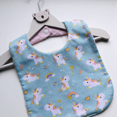 Joli bavoir en éponge et tissu coton motifs licorne