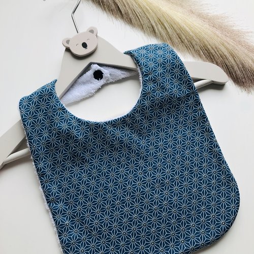 Joli bavoir en éponge et tissu coton motifs géométriques