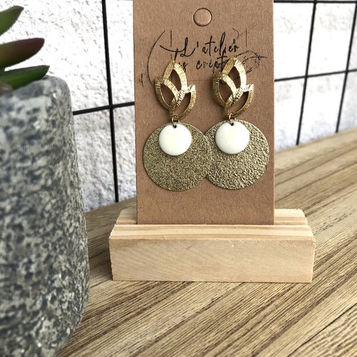 Clous d'oreilles tulipe dorés avec sequin émaillé blanc