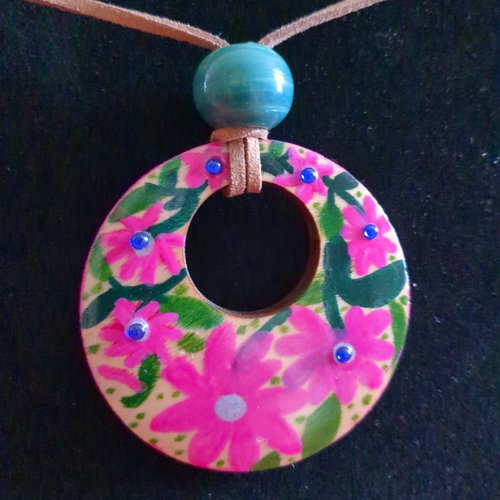 Pendentif en bois peint à la main