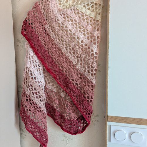 Châle au crochet fait main