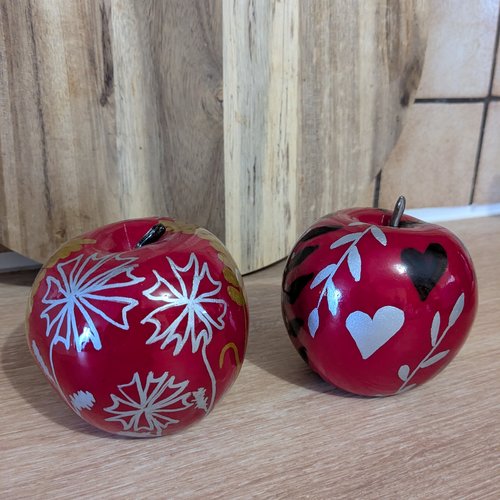 Pomme d' amour peinte à la main