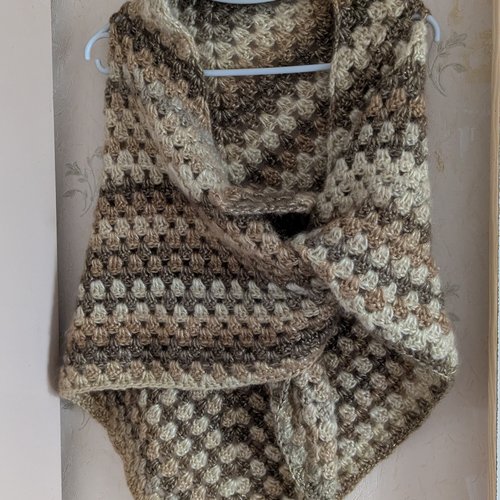 Châle cache épaule crochet fête des mères